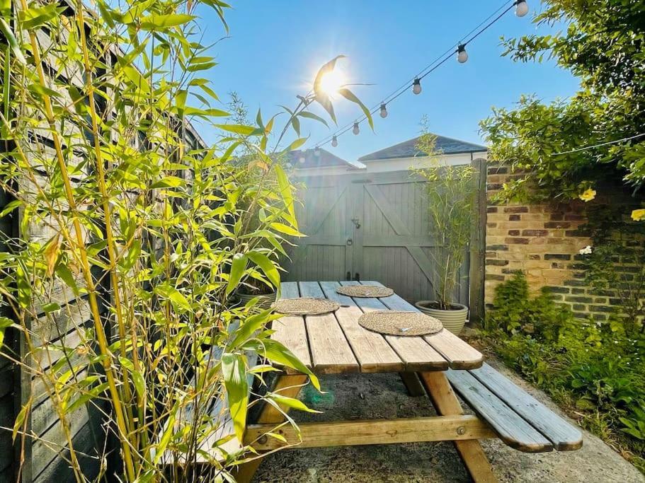 Northdene Cottage - Cosy Old Fisherman'S Cottage Two Mins From Sea - Free Parking - Wood Burning Stove - Roll Top Bath - Dog Friendly Deal Bagian luar foto