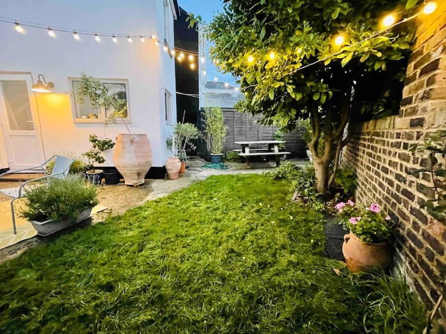 Northdene Cottage - Cosy Old Fisherman'S Cottage Two Mins From Sea - Free Parking - Wood Burning Stove - Roll Top Bath - Dog Friendly Deal Bagian luar foto
