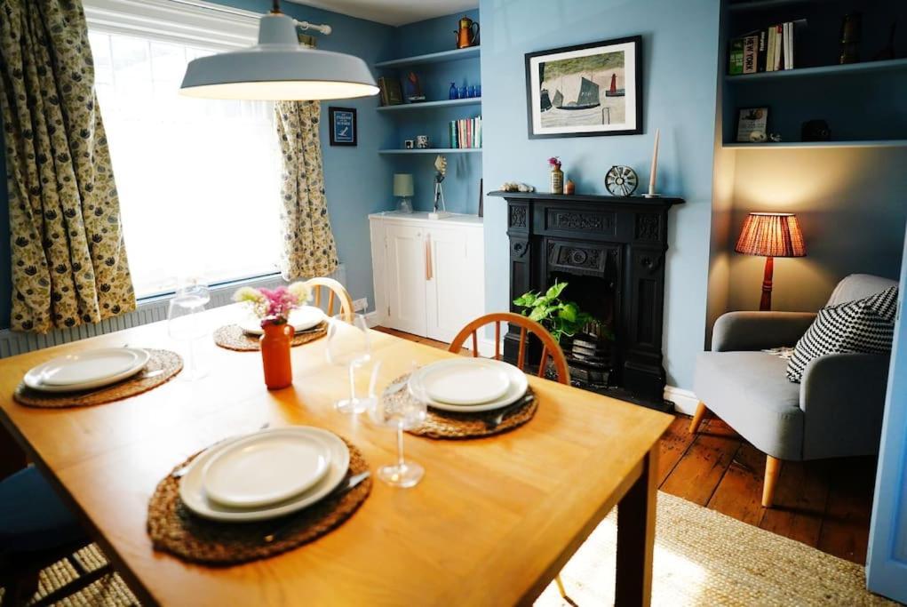 Northdene Cottage - Cosy Old Fisherman'S Cottage Two Mins From Sea - Free Parking - Wood Burning Stove - Roll Top Bath - Dog Friendly Deal Bagian luar foto