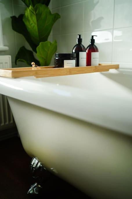 Northdene Cottage - Cosy Old Fisherman'S Cottage Two Mins From Sea - Free Parking - Wood Burning Stove - Roll Top Bath - Dog Friendly Deal Bagian luar foto